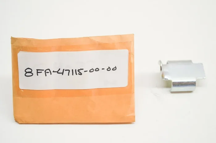 Yamaha 8Fa-47115-00-00 Track Clip 0106 Guide; New 8Dy-47115-02-00 Made By Yamaha